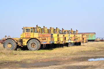 truck, construction, road, machine, industry, bulldozer, equipment, transport, transportation, tractor, vehicle, dump, machinery, heavy, mining, dumper, yellow, lorry, wheel, big, industrial, excavato