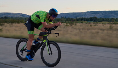 Obraz premium triathlon athlete riding a bike