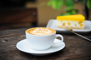 A cup of coffee with a picture on the coffee foam