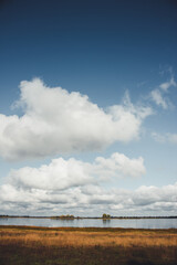 Der Gülper See in der Gemeinde Havelaue liegt circa 70 Kilometer westlich von Berlin am Westrand von Brandenburg, im Nordwesten des Landkreises Havelland.