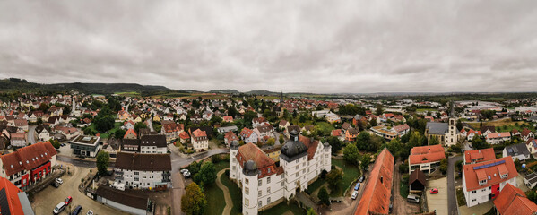 Drohnenfoto vom Schloss Pfedelbach im Hohenlohekreis