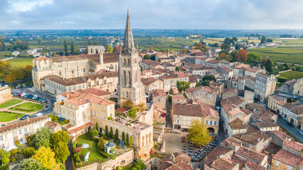 Obraz premium aerial view of saint emilion town, France