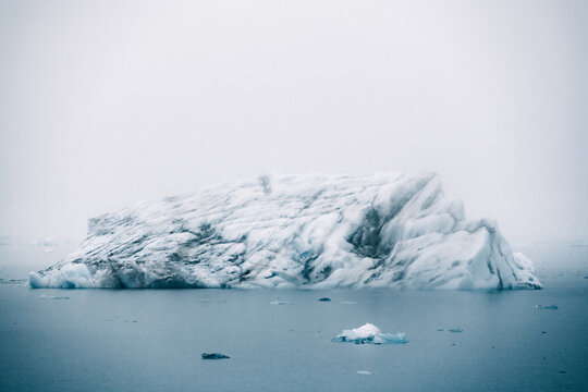 iceberg in jokulsarlon lagoon