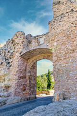 Arco de Bezudo del siglo XVI, puerta de entrada al castillo de Cuenca, Castilla la Mancha