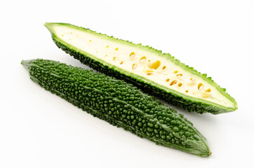 縦半分に切ったゴーヤー（苦瓜）