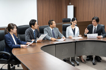 ビジネス　会議　シーン