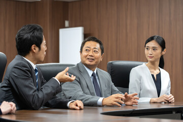 ビジネス　会議　シーン