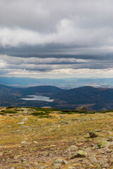 Vistas desde la montaña y embalse