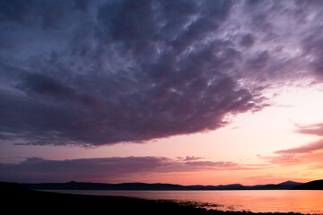 Obraz premium View of Skye from Applecross at sunset with big purple sky and clouds