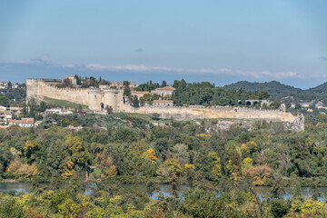 Obraz premium Château près d'Avignon