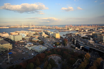 横浜港と高速道路の夜景