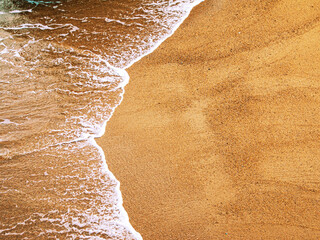 sable, plage aux couleurs dorées