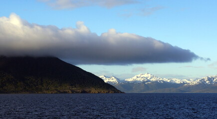 La cordillère des Andes depuis le détroit de Magellan
