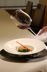 高級ワインと肉料理