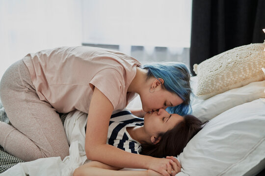 Lesbian xotinlarning uy qurilishi fotosuratlari