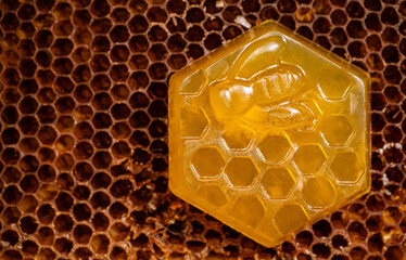 Savons naturels et artisanaux faits à partir de miel d'abeilles
