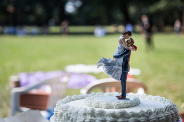 Decorazione di sposi su torta nuziale