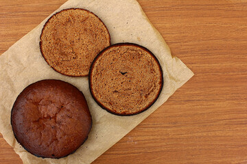 Oven-baked chocolate biscuit cakes for making a cake.