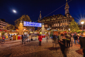 Aachener Weihnachtsmarkt Eingang am Rathaus 