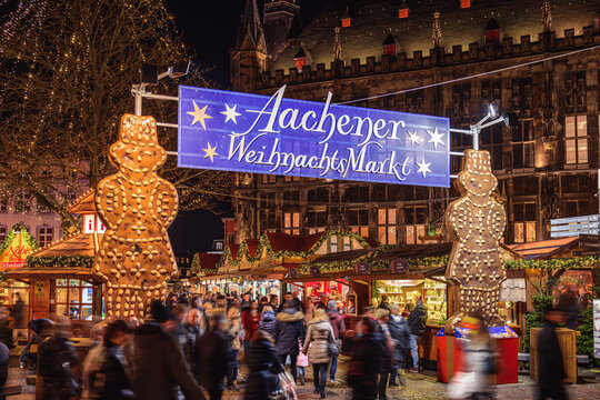 Aachener Weihnachtsmarkt Eingang am Rathaus 