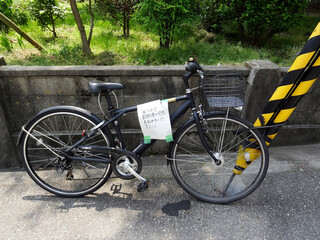 Fototapeta premium 貼り紙を貼った自転車