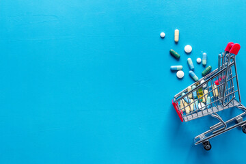 Pharmacy shopping online - grocery cart with medicine and pills © 9dreamstudio