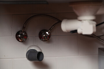 Bottom of metal kitchen sink without overflow system