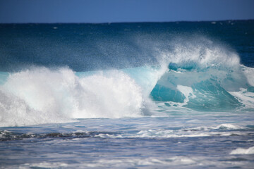 Fototapeta na wymiar Waves surfing Banzai Pipeline, North shore, Oahu, Hawaii
