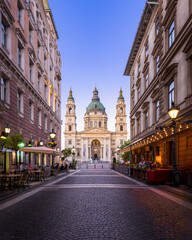 Fototapeta na wymiar Droga do Bazyliki św. Stefana w Budapeszcie