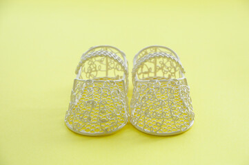 飾り物の靴のミニチュア