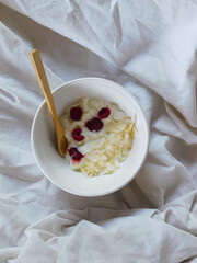 Yogur y frambuesas