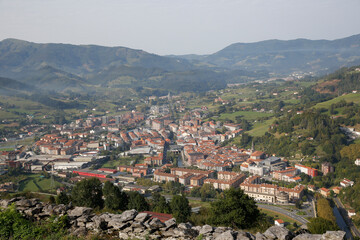 Fototapeta premium panoramica de Azpeitia, pueblo del Gipuzkoa en el Pais Vasco (Spain)