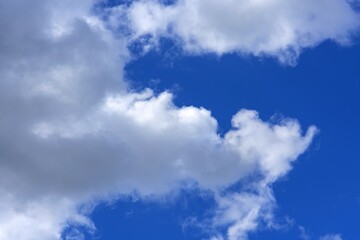 Fototapeta premium beautiful fluffy clouds on a bright blue summer sky