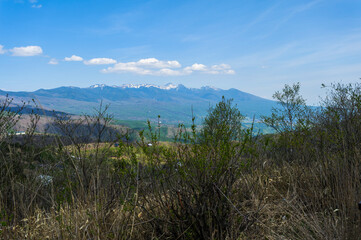 谷あいから八ヶ岳を望む