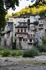 Fototapeta na wymiar Hanging houses in the village of Pont en Royan in Isère in France