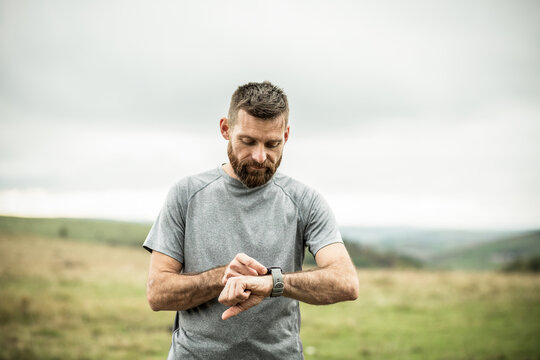 runner checking his smart watch