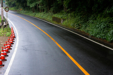 雨に濡れた道路