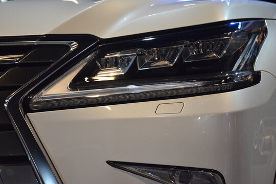 Lexus LX 570 SUV head light at Manila Auto Salon