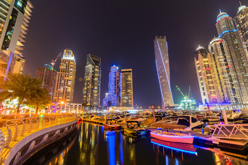 アラブ首長国連邦　UAE　ドバイの高層ビルの夜景