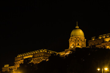 Fototapeta premium ハンガリー ライトアップされたブダペストのブダ城