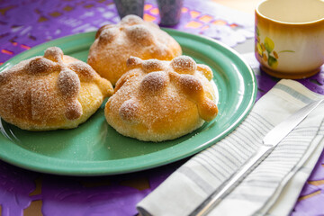 Plato de pan de muerto para día de muertos festividad mexicana folclor tradicional hispanidad