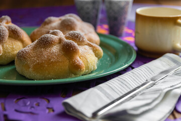 Plato de pan de muerto para día de muertos festividad mexicana folclor tradicional hispanidad