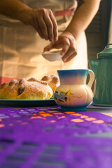 Retrato de Panadera azucarando pan de muerto festividad religiosa dia de muertos