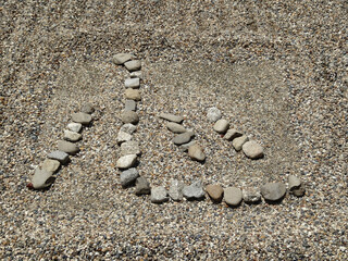 小石を並べた心の文字