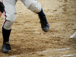 草野球のバッターの脚