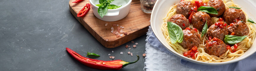 Meatballs with tomato sauce and spaghetti