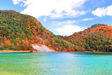 紅葉の潟沼（かたぬま）