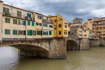 Fototapeta na wymiar イタリア、フィレンツェ、ヴェッキオ橋