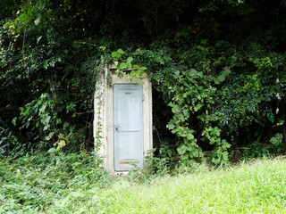 山の中のトイレ