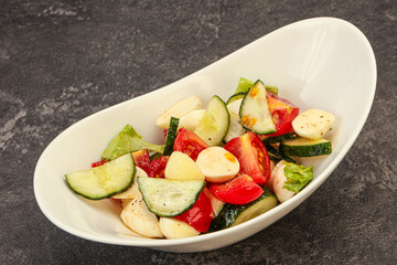 Salad with vegetables and mozzarlla